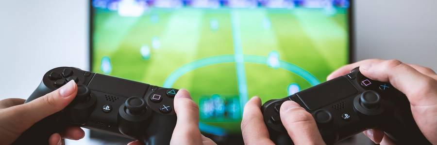 Controller, Fernseher, FIFA